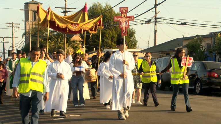 Detenciones migratorias en San Diego: líderes religiosos realizan vigilia y marcha en Barrio Logan