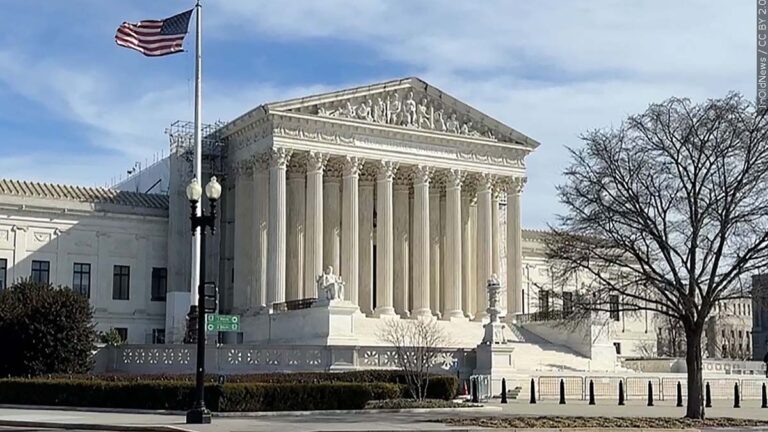 Corte Suprema: migrantes deben estar en EE.UU. para pedir asilo, en fallo clave sobre asilo en Estados Unidos