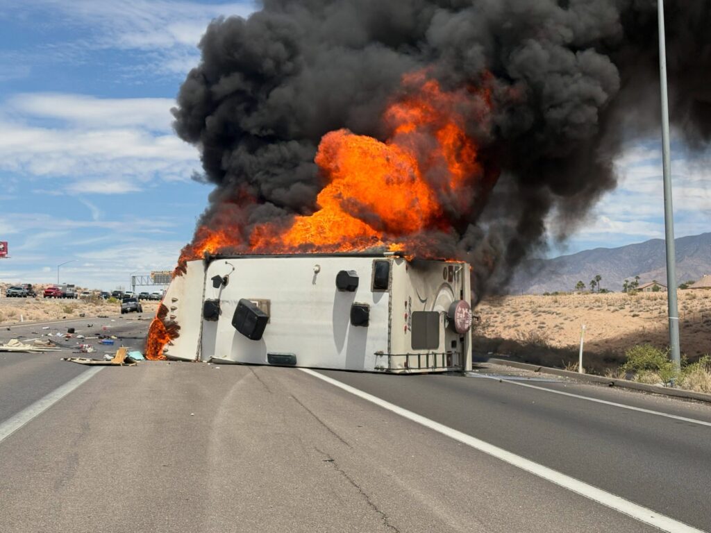 choques trágicos: 1 muerto y 3 heridos tras colisión de cuatro vehículos en la I-15 norte