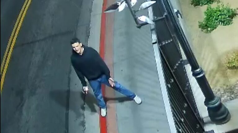 Violento asalto en Reno: policía busca a sospechoso de agresión agravada