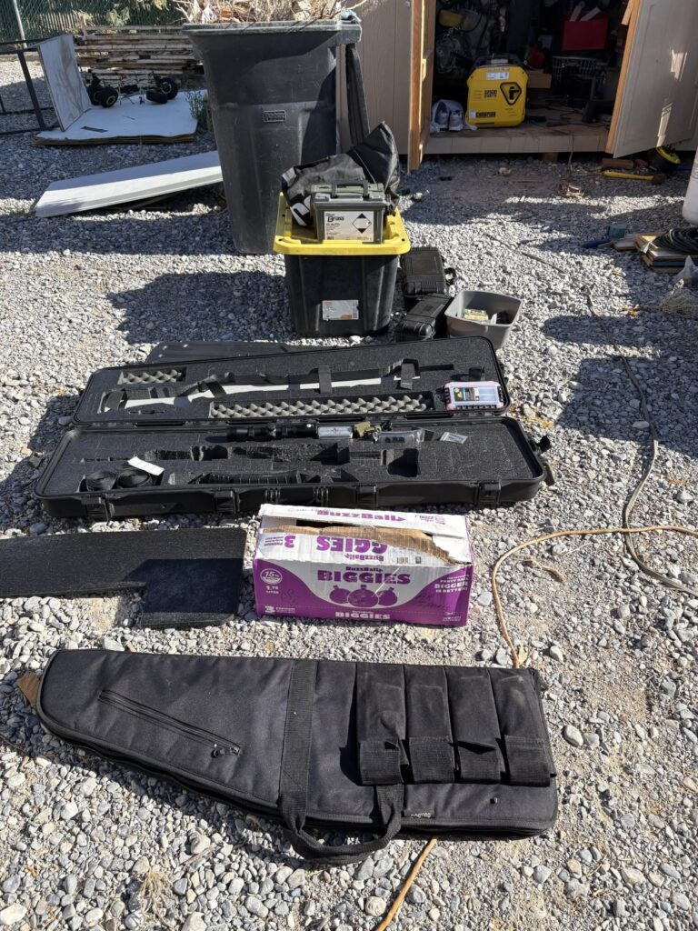 Fugitivo buscado: 7 armas y drogas halladas tras operativo contra sospechoso en Pahrump