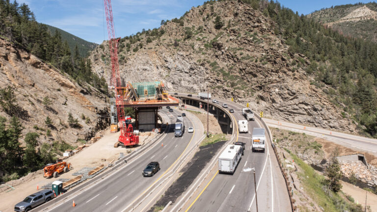 Proyecto I-70 en Floyd Hill supera el 50 % de avance y entra en nueva fase de construcción