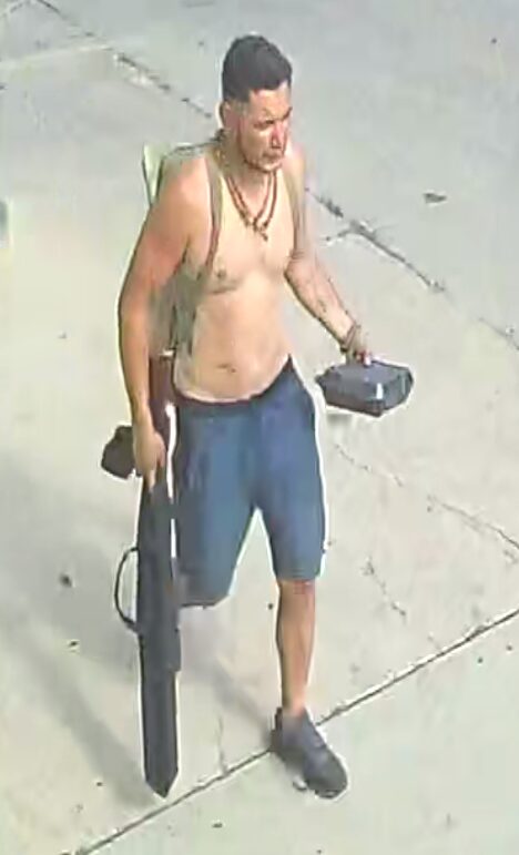 Choque con fuga en Denver dejó a un motociclista gravemente herido; Policía de Denver busca al responsable