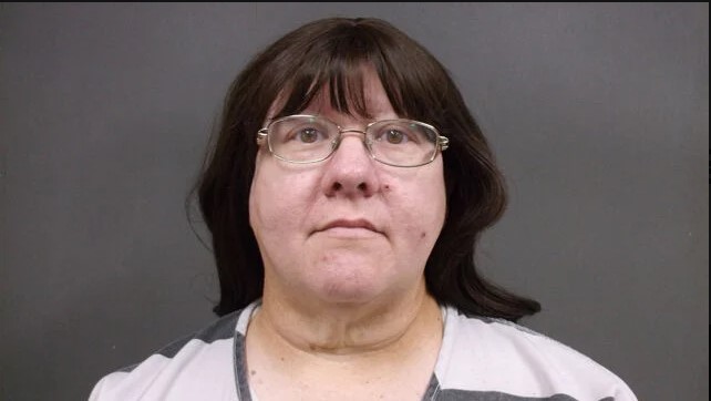 Maestra de educación especial en Kansas enfrenta cargos por delitos sexuales contra un menor y otros presuntos delitos