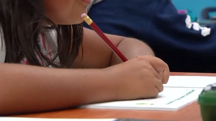Más de 2,200 estudiantes reciben útiles escolares durante el Operativo Regreso Seguro en Corpus Christi