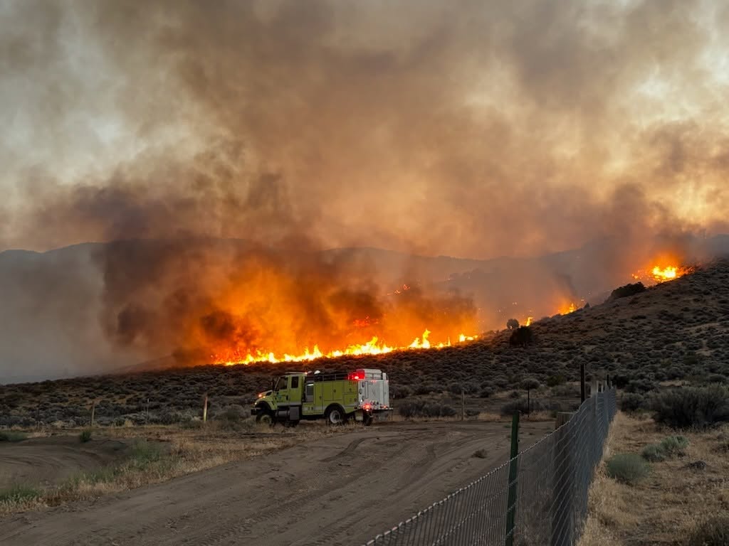 Devastadores incendios forestales destruyen más de 60,000 acres en Nevada