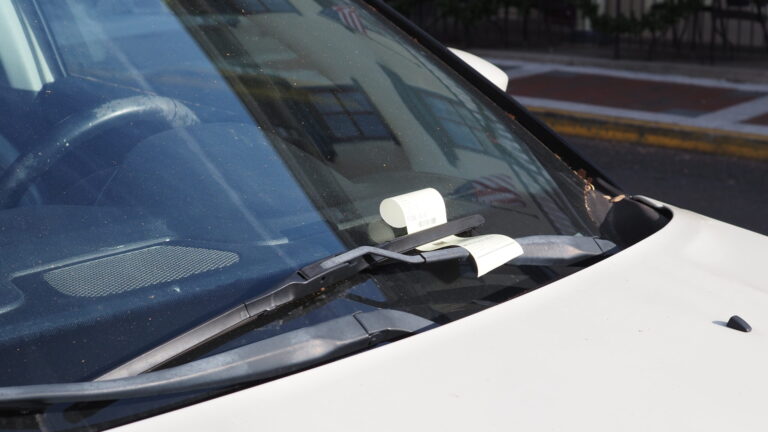 Conductores de Denver podrán volver a disputar sus multas de estacionamiento en línea