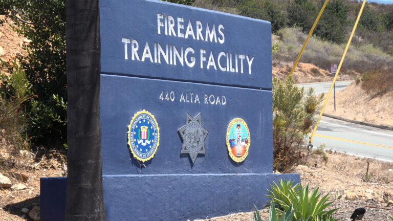 San Diego busca prohibir que agentes de ICE usen instalaciones del condado para entrenamientos con armas