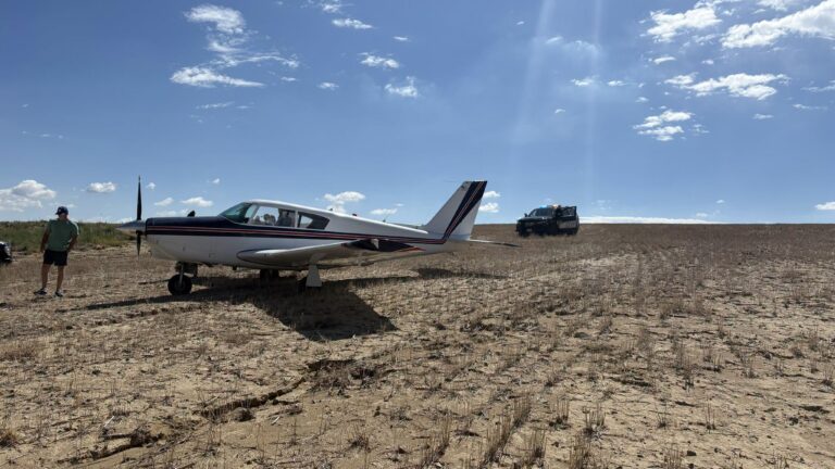 Avioneta realiza aterrizaje de emergencia cerca de Byers