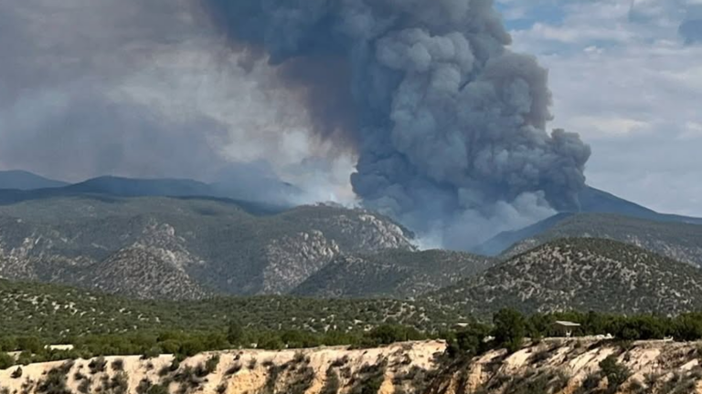 Muere integrante del equipo de apoyo del incendio Frijoles tras emergencia médica en Nuevo México