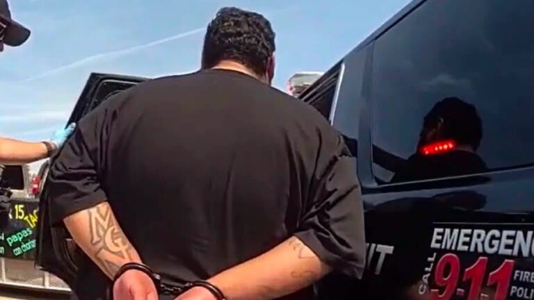 Dos detenidos tras robo a mano armada; recuperan dinero y un revólver en Salinas