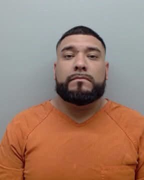 Arrestan en Laredo a hombre acusado de amenazas terroristas y acoso