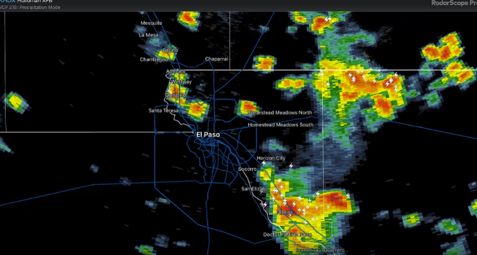 Tormentas eléctricas interminentes sorprenden a El Paso esta tarde