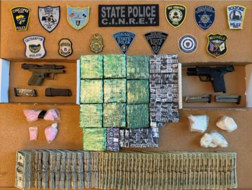 Investigación de meses termina con decomiso de fentanilo, cocaína, armas y $150,000 en Massachusetts