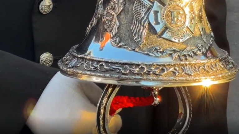 Homenaje del 11 de septiembre conmueve a Las Vegas con 108 pisos de memoria
