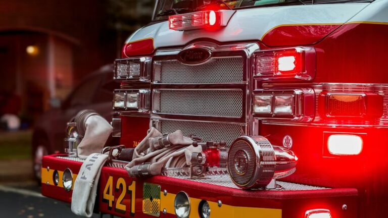 Bomberos de Laredo recuerdan medidas de seguridad durante tormentas eléctricas