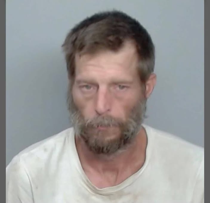 Detienen a fugitivo durante infracción de tránsito en el condado San Patricio