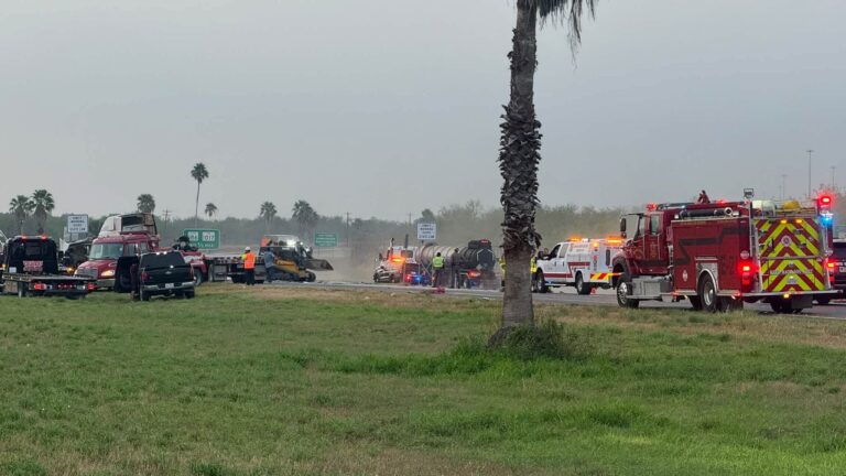 Volcadura de camión provoca cierre de US 281 al norte de San Manuel