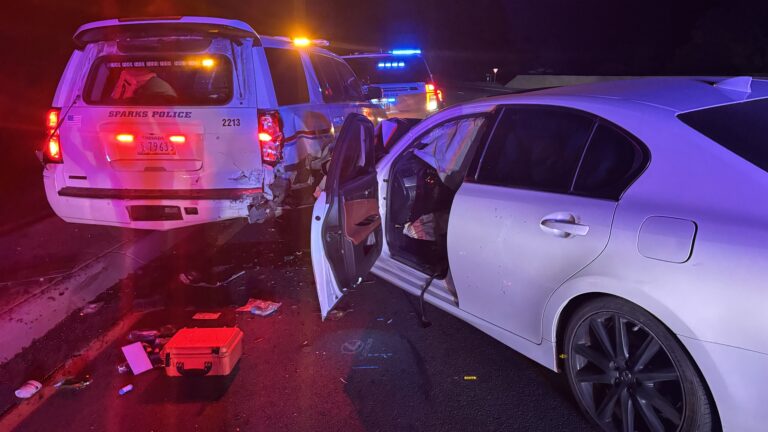 Conductor ebrio destroza dos patrullas policiales en Sparks