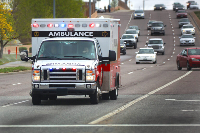 Muere hombre de Hollister tras accidente entre vehículo y bicicleta