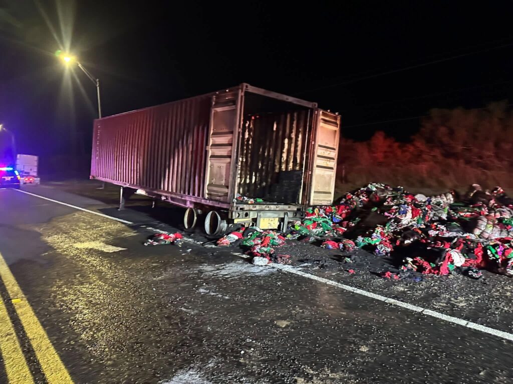 Volcadura provoca congestionamiento sobre carretera 69