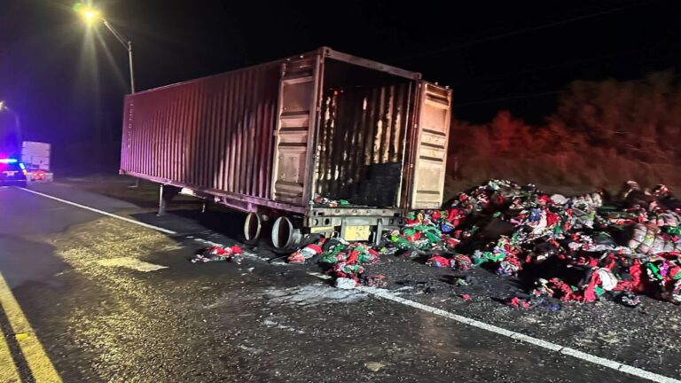 Volcadura provoca congestionamiento sobre carretera 69