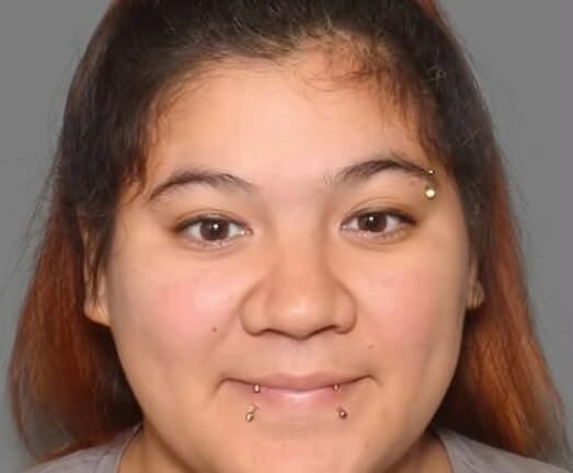 Buscan a mujer acusada de poner en peligro a un menor en el condado San Patricio