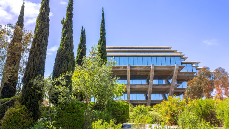 UC San Diego conserva el primer lugar entre las universidades públicas de investigación de EE. UU.