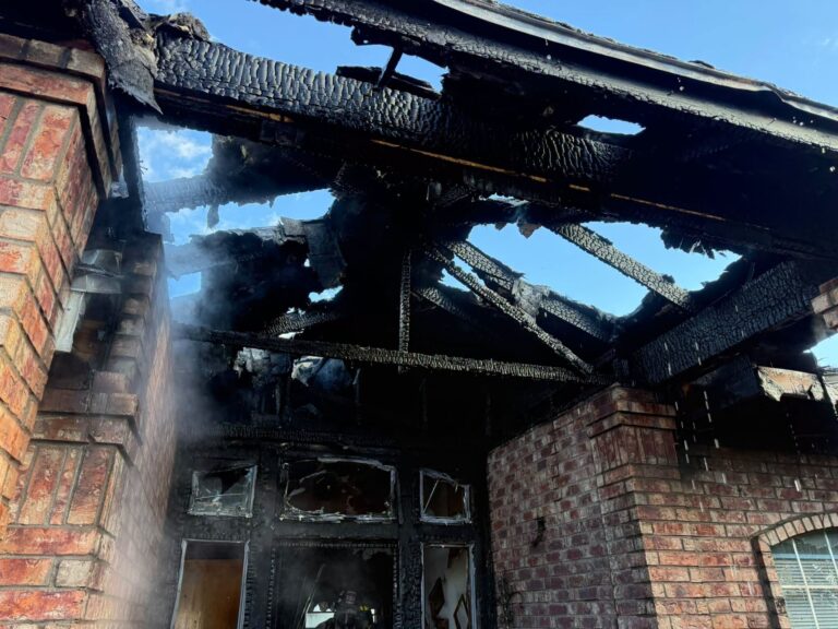 Bomberos de Albuquerque sofocan incendio en siete minutos en vivienda sobre Bridgewater NW