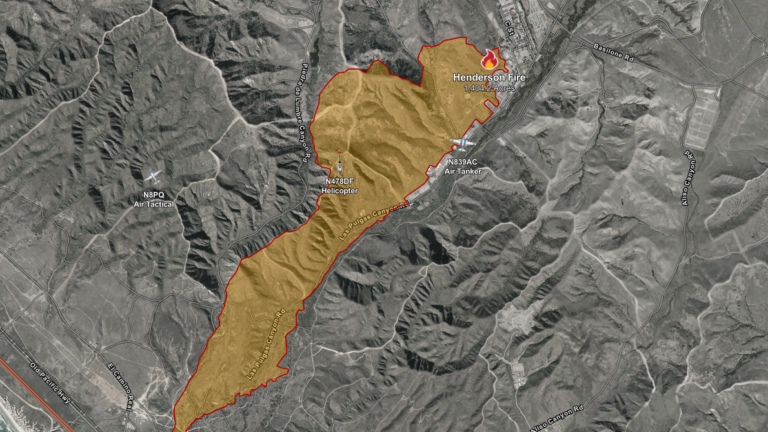 Incendio Henderson en Camp Pendleton sigue sin contención y continúa extendiéndose