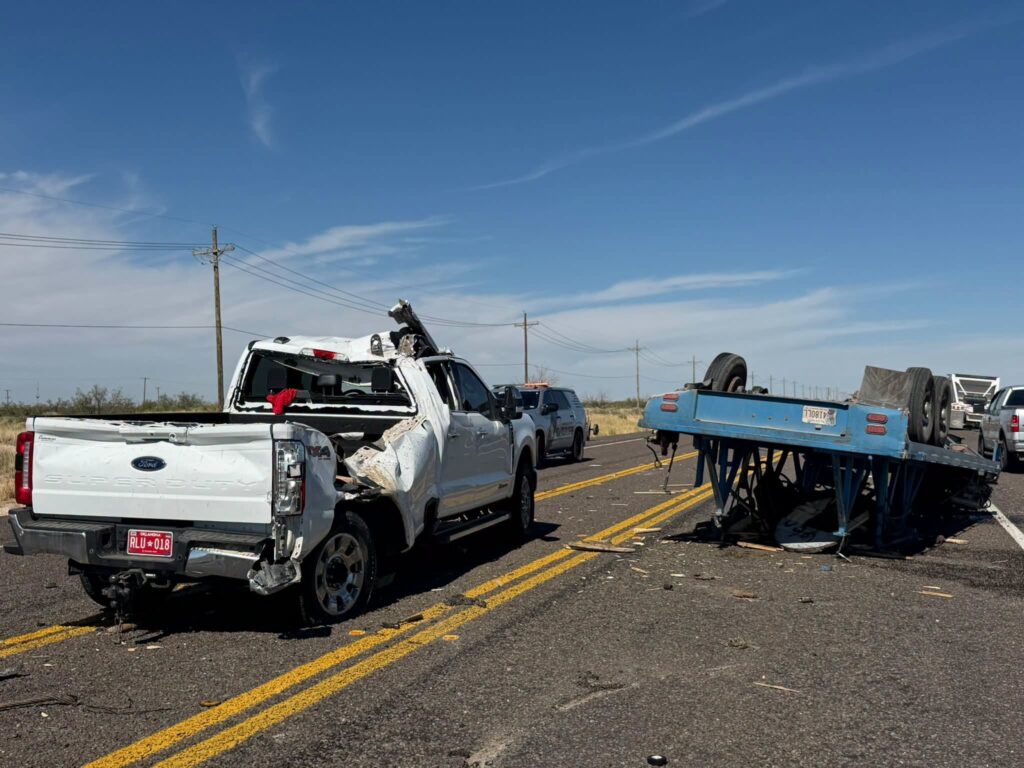 Cierran temporalmente la Carretera 18 en el Condado de Winkler por accidente de vehículo comercial
