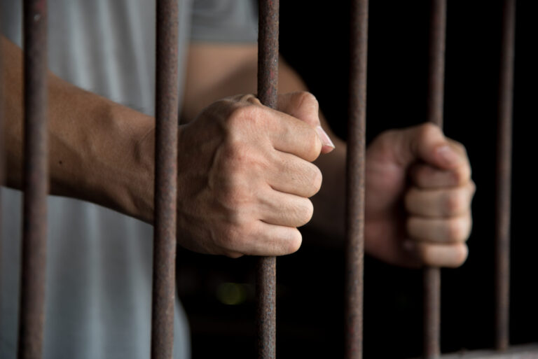 Obstrucción intestinal y falta de flujo sanguíneo causaron la muerte de un recluso en la cárcel de Vista